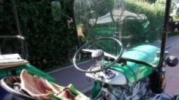 Podróżuje przez Polskę traktorem z przyczepą kempingową - zdjęcie 8